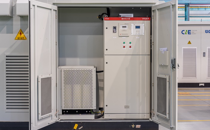 What are the main types of transformers used in compact substations？